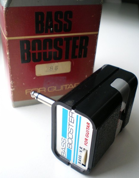 TONEHOME - the World of Vintage Guitar Effects Pedals - No.85 Bass