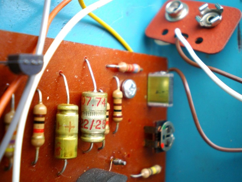 TONEHOME - the World of Vintage Guitar Effects Pedals - Wah-Fuzz